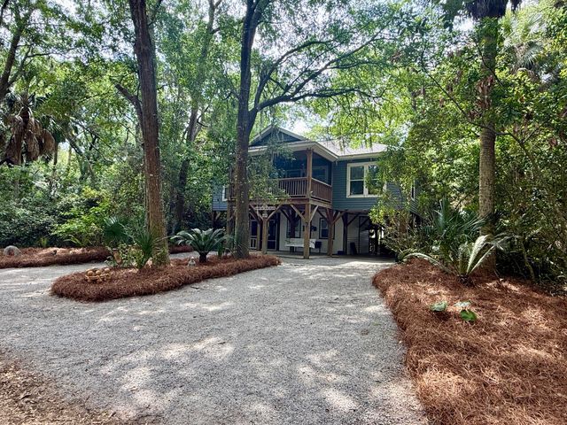 609 Dolphin Road, Edisto Island, SC 29438