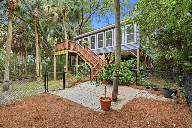609 Dolphin Road, Edisto Island, SC 29438