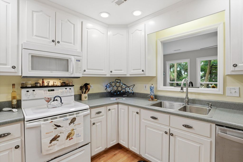 Image 14 of property listing at 609 Dolphin Road, Edisto Island, SC 29438