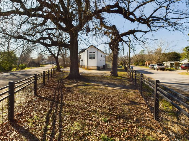 521 York Street, Athens, TX 75751
