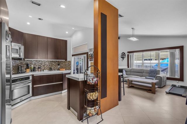 632 Carrington Ln, Weston, FL 33326