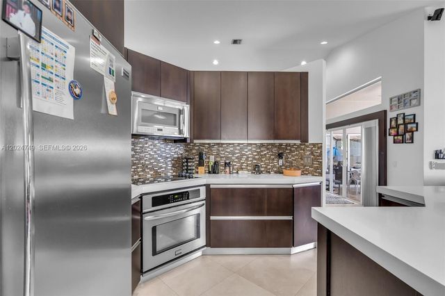632 Carrington Ln, Weston, FL 33326