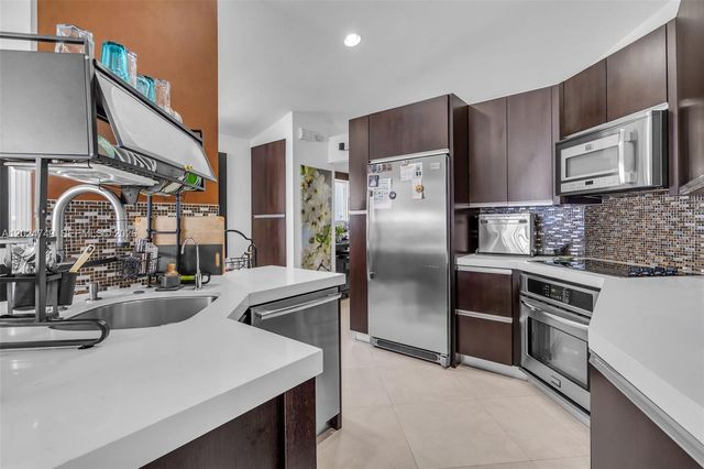 632 Carrington Ln, Weston, FL 33326