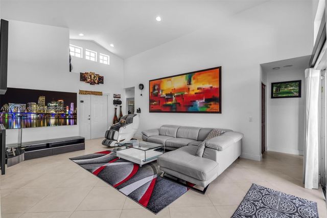 632 Carrington Ln, Weston, FL 33326