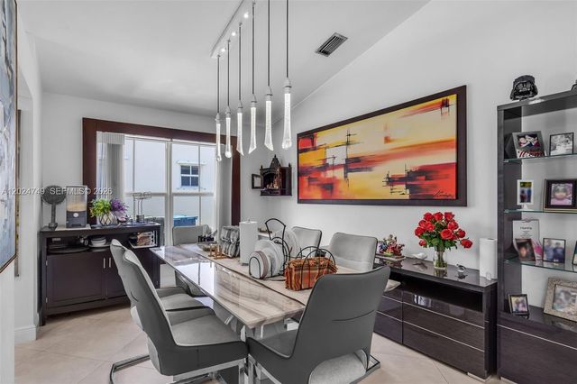 632 Carrington Ln, Weston, FL 33326