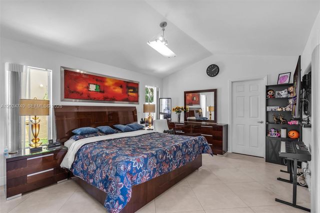 632 Carrington Ln, Weston, FL 33326