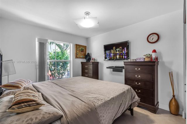 632 Carrington Ln, Weston, FL 33326