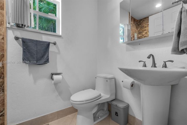 632 Carrington Ln, Weston, FL 33326