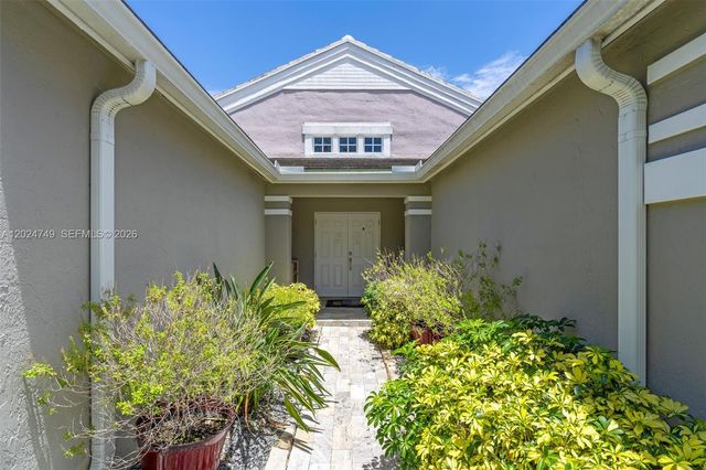 632 Carrington Ln, Weston, FL 33326