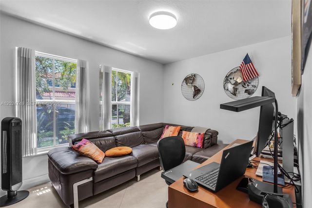 632 Carrington Ln, Weston, FL 33326