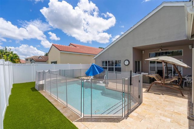 632 Carrington Ln, Weston, FL 33326