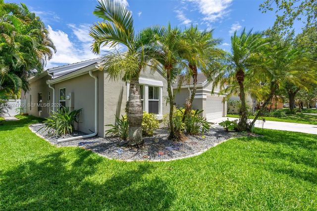 632 Carrington Ln, Weston, FL 33326
