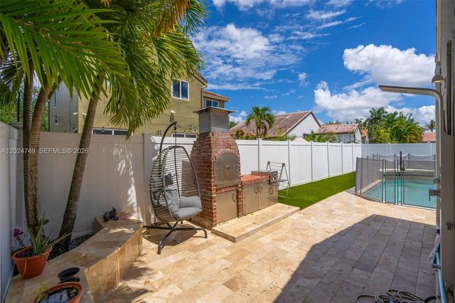 632 Carrington Ln, Weston, FL 33326