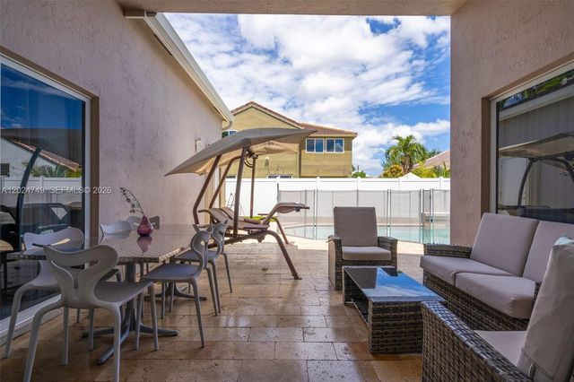 632 Carrington Ln, Weston, FL 33326