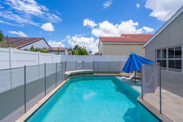 632 Carrington Ln, Weston, FL 33326