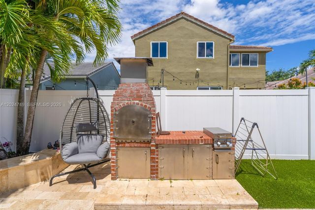 632 Carrington Ln, Weston, FL 33326