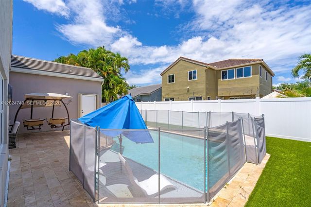 632 Carrington Ln, Weston, FL 33326