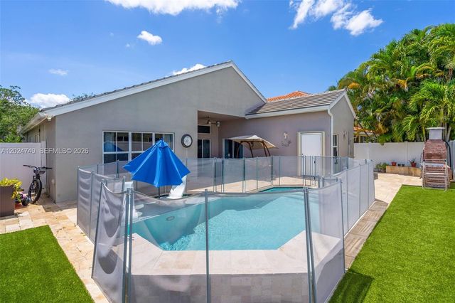 632 Carrington Ln, Weston, FL 33326
