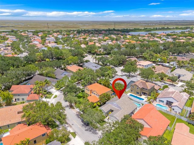 632 Carrington Ln, Weston, FL 33326