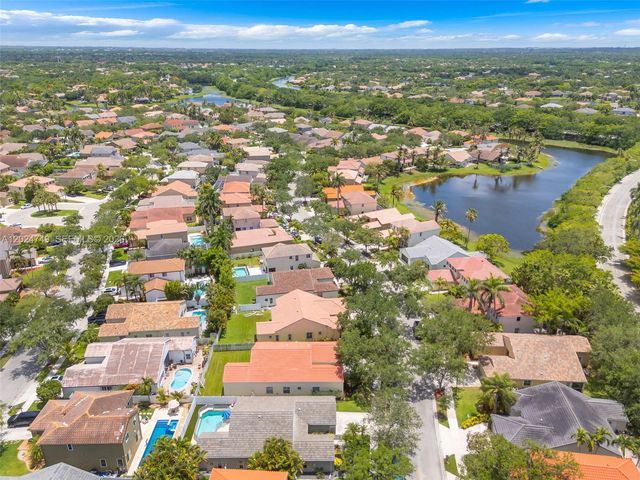 632 Carrington Ln, Weston, FL 33326