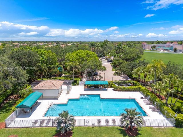 632 Carrington Ln, Weston, FL 33326