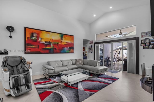 632 Carrington Ln, Weston, FL 33326