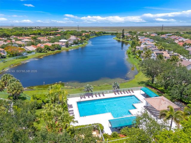 632 Carrington Ln, Weston, FL 33326