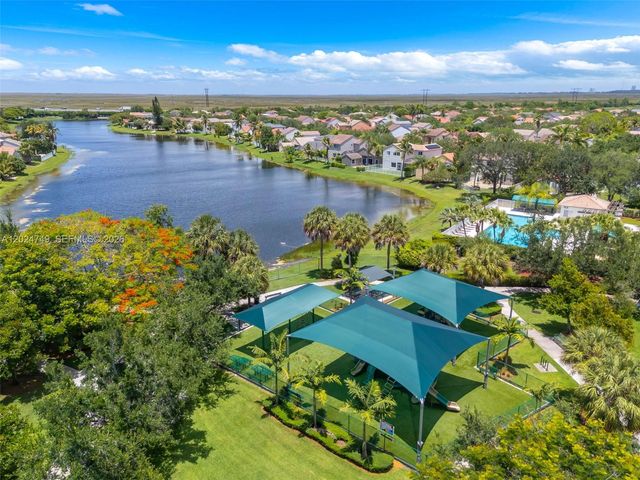 632 Carrington Ln, Weston, FL 33326