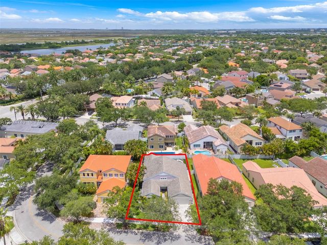 632 Carrington Ln, Weston, FL 33326