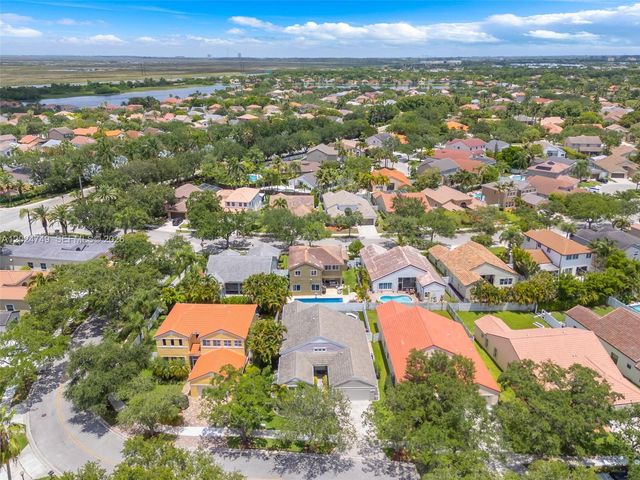 632 Carrington Ln, Weston, FL 33326