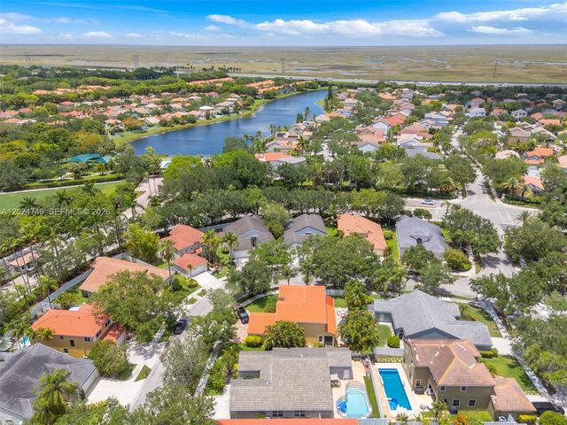 632 Carrington Ln, Weston, FL 33326