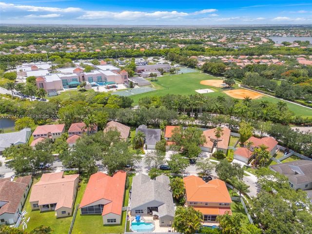 632 Carrington Ln, Weston, FL 33326