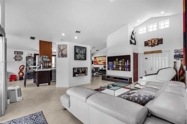 632 Carrington Ln, Weston, FL 33326