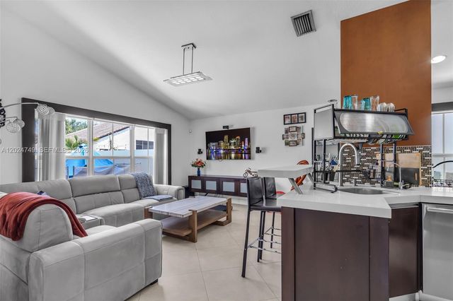 632 Carrington Ln, Weston, FL 33326
