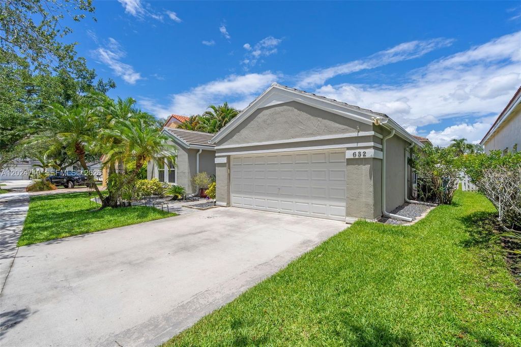 632 Carrington Ln, Weston, FL 33326