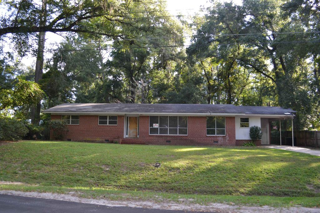 922 Creek Road, Tallahassee, FL 32305