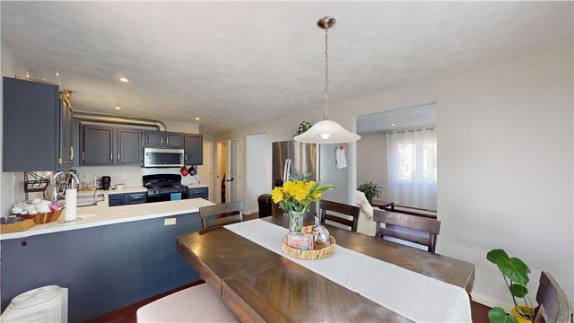 27 Hidden Valley Lane, Lincoln, RI 02865