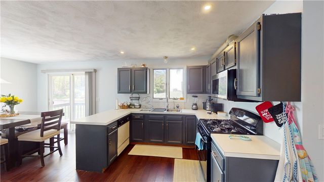 27 Hidden Valley Lane, Lincoln, RI 02865