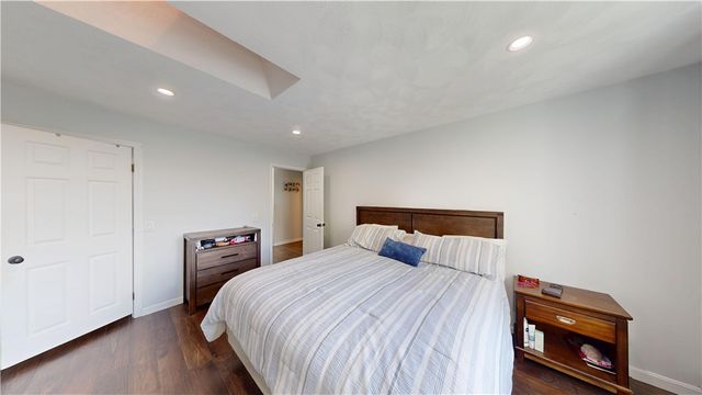 27 Hidden Valley Lane, Lincoln, RI 02865
