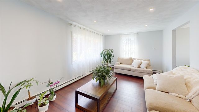 27 Hidden Valley Lane, Lincoln, RI 02865