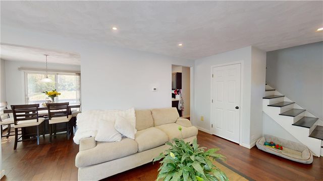 27 Hidden Valley Lane, Lincoln, RI 02865