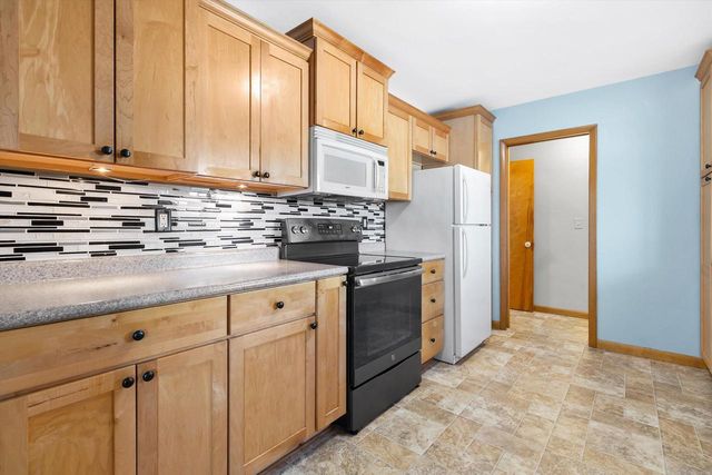 2211 Hawthorne AVENUE, Janesville, WI 53545