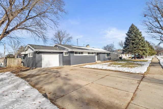 2211 Hawthorne AVENUE, Janesville, WI 53545