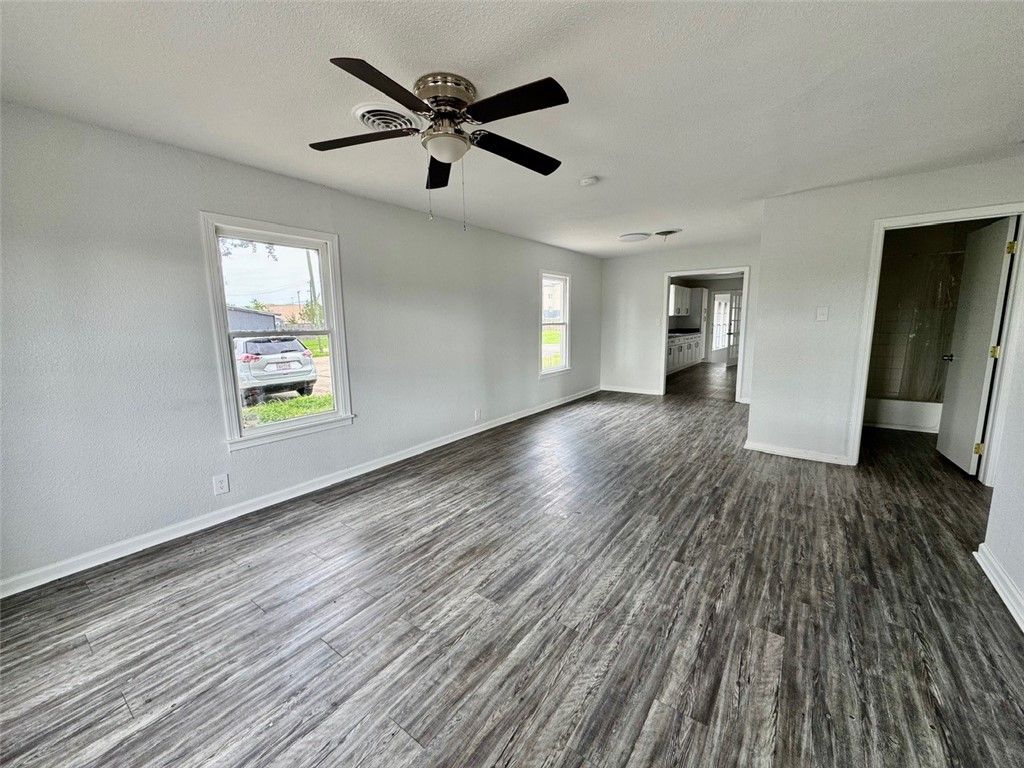 5134 Williams Dr, Corpus Christi, TX 78411 — photo 2