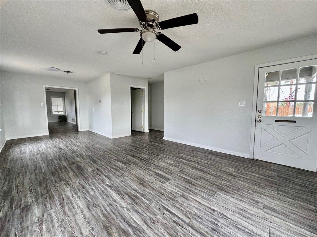 5134 Williams Dr, Corpus Christi, TX 78411 — photo 3