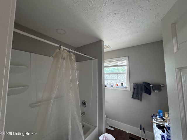 2329 W Oak St, Louisville, KY 40210