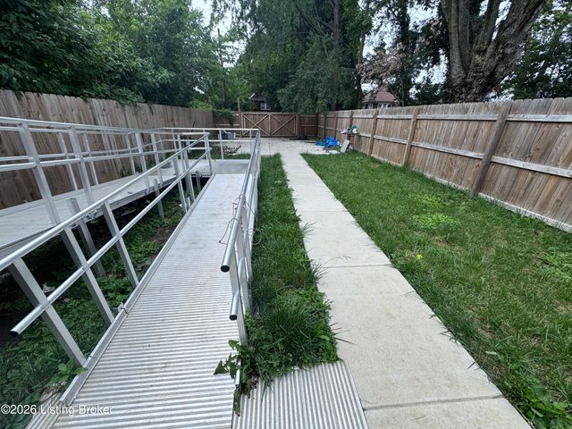 2329 W Oak St, Louisville, KY 40210
