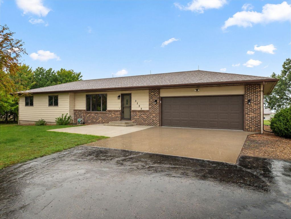 2250 Country Trail W, Jordan, MN 55352 — exterior