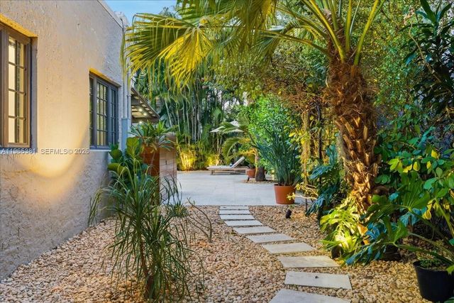 1737 SW 10th St, Miami, FL 33135