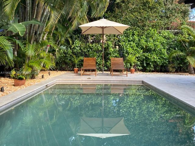 1737 SW 10th St, Miami, FL 33135